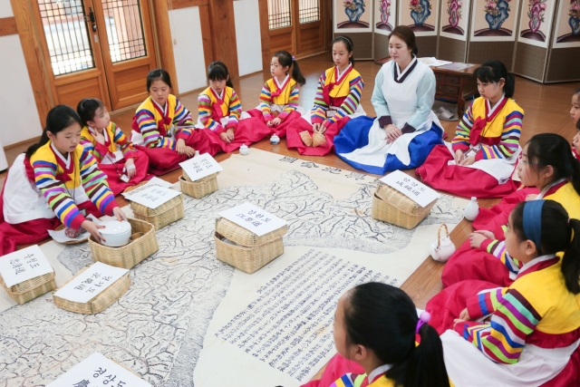 수원문화재단, 수원전통문화관서 ‘어린이 수라학교 수원별궁’ 선보여