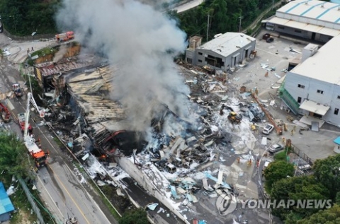 경기 안성시 양성면 종이상자 제조공장 화재 현장. 사진=연합뉴스