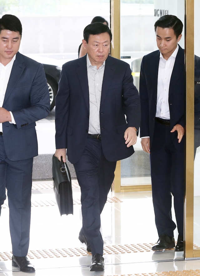 신동빈 롯데 회장, ‘국정농단·경영비리’ 징역 2년6개월 집유 확정