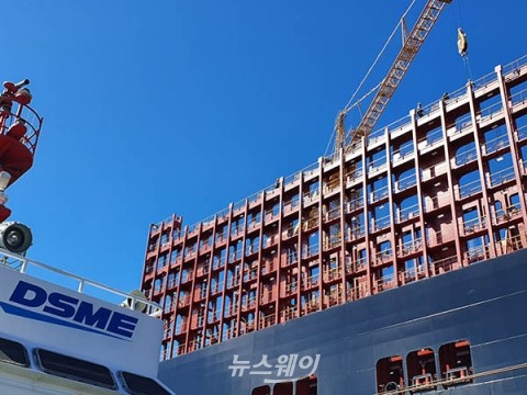 대우조선해양, 철판 온도 60도 ‘구슬땀’ 흘리는 현장