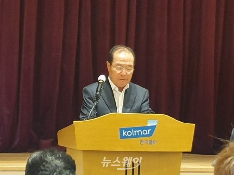 ‘막말 유튜브 논란’ 윤동한 한국콜마 회장 경영서 손뗀다