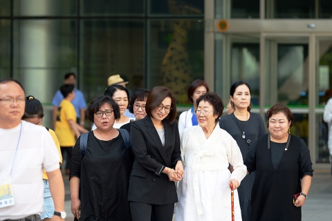 은수미 성남시장 “ ‘위안부’ 피해 할머니 뜻 이어 日 배상·사죄 받아 낼 것”