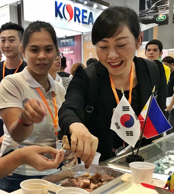 aT, 필리핀식품박람회 참가···한국산 가공축산물 수출길 활짝 기사의 사진