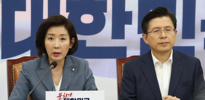 한국당 장외투쟁 선언···국민 60% 비공감  사진=연합뉴스 제공