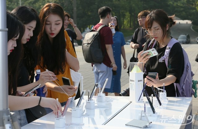 갤노트10 출시 효과? 8월 번호이동 급증···5G 가입자도 폭증세