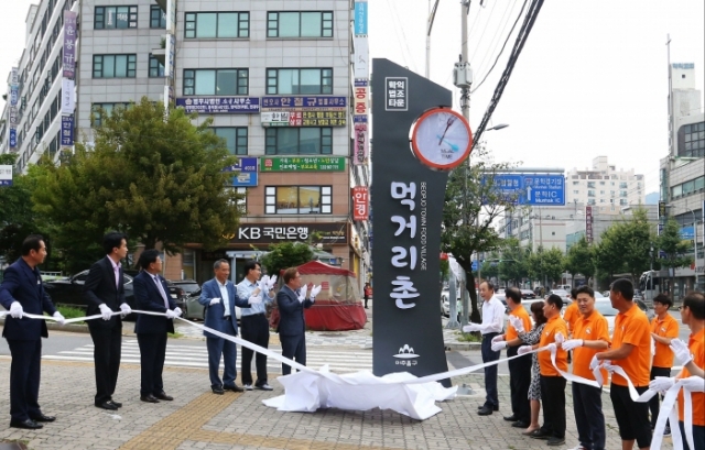 인천 미추홀구, 학익법조타운 먹거리촌에 새 지주간판 세워져