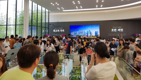 ‘호반써밋 고덕신도시’ 모델하우스 주말 3일간 약 1만명