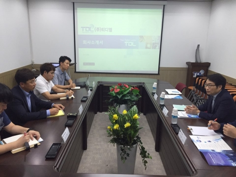 박상철 광주지방조달청장, 투명 LED 디스플레이 제조기업 ‘현장방문’