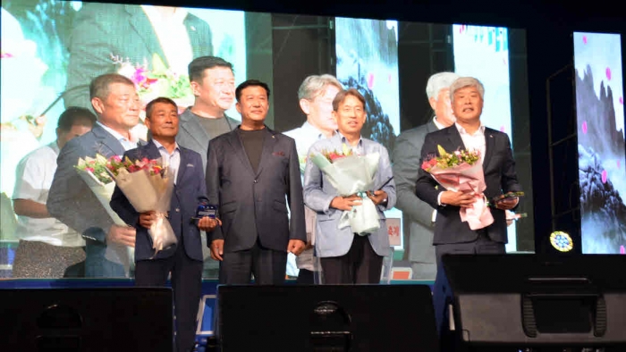 한빛원전, 영광천일염젓갈갯벌축제에서 감사패 수상 기사의 사진