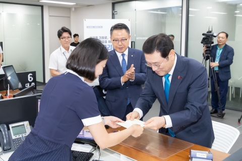 광주은행, 이용섭 광주광역시장과 ‘필승코리아’펀드 가입
