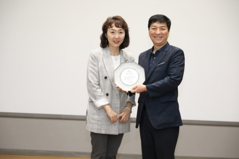 한국사회복지공제회, 서초구에 감사패 수여...사회복지종사자 처우개선에 기여