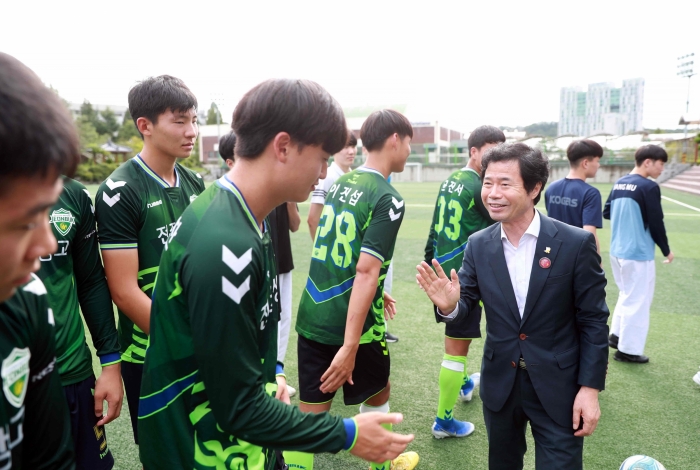 김승환 전북교육감, 전국체전 대표 선수단 격려 기사의 사진