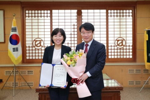 전남대, ‘8월의 전남대인’ 정영희 교수 선정