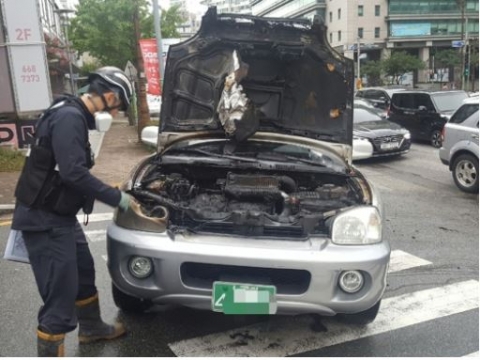 부산서 달리던 SUV에 불···인명피해 없어