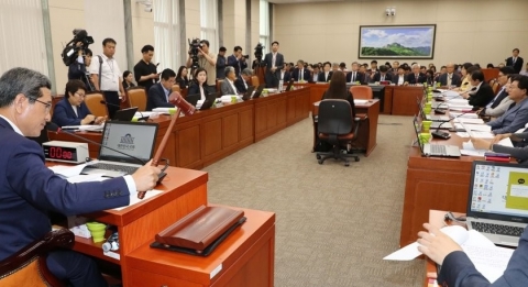 ①경사노위 합의한 탄력근로제···아직도 ‘계류중’