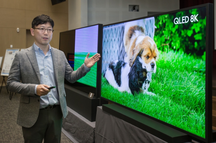 17일 용석우 삼성전자 영상디스플레이사업부 상무가 8K QLED TV 화질에 대해 설명하고 있다. 사진=삼성전자