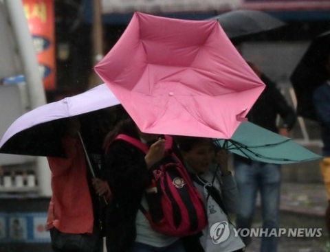‘태풍급 강풍’ 전국 강풍주의보 발효···“시설 관리 유의해야”