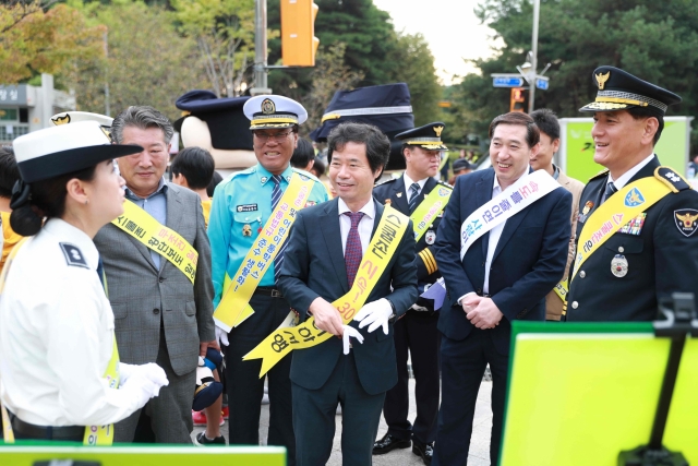 김승환 전북교육감, 스쿨존 교통안전 캠페인 참여