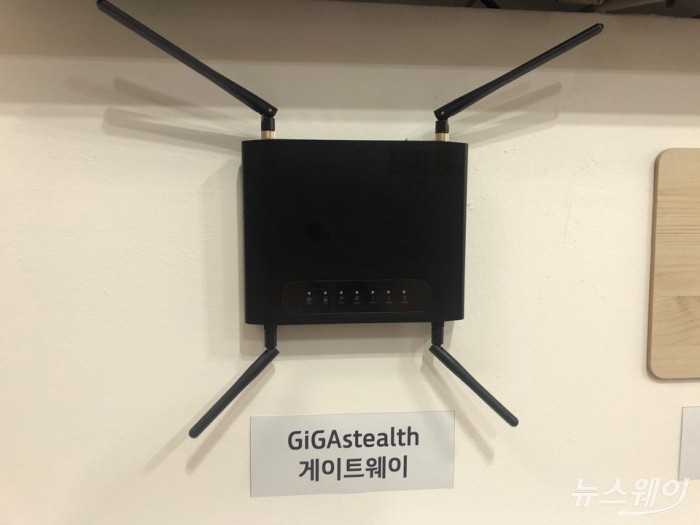 KT가 개발한 기가스텔스 게이트웨이. 사진=이어진 기자.