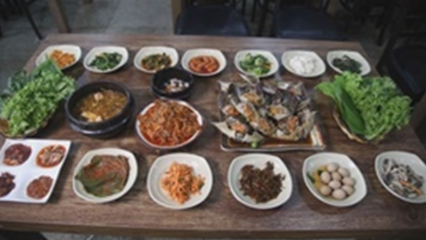 ‘서민갑부’ 폐교 식당 화제···밥 먹고 영화보고 커피도 마시고