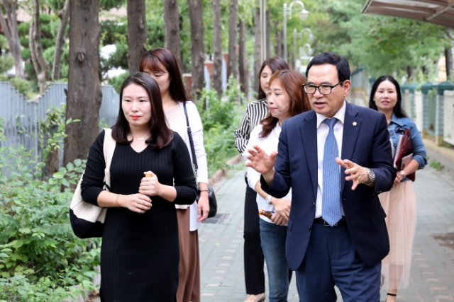  이용범 인천시의회 의장, `신대초` 찾아 태풍 피해현황 점검
