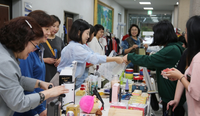 동신대 여교수회, 외국인 유학생 장학금 마련 바자회 개최 기사의 사진