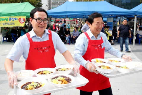 이용범 인천시의회 의장, 무료급식 봉사활동 참여