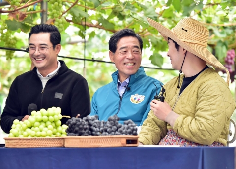 윤화섭 안산시장 “대부도 샤인머스켓 맛보러 오세요”