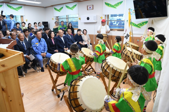 포스코 광양제철소가 지원하는 특수아동을 위한 희망의 징검다리 사업 발대식이 7일 광산특수어린이집에서 개최되고 있다.
