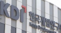 檢, 송철호 불법지원 의혹 수사···기재부·KDI 압수수색
