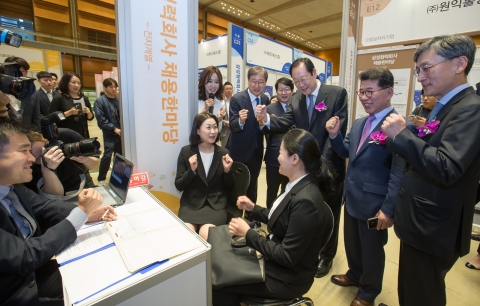 “취업하고 싶어요” 구직자 열기 뜨거워