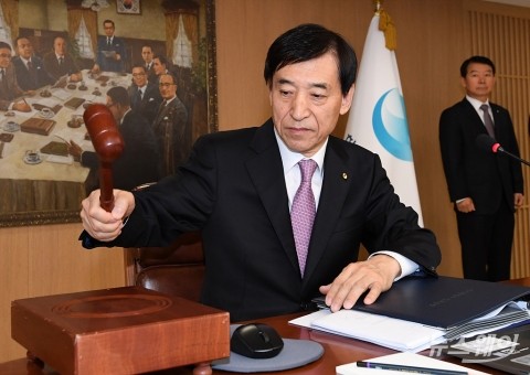 ‘관망모드’ 들어간 한은, “완화 기조는 유지”(종합)