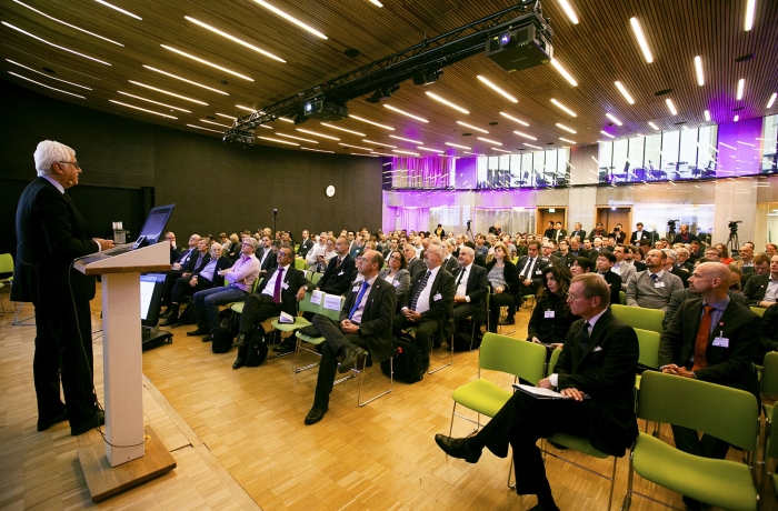 17일(현지시간) 핀란드 헬싱키에서 개최된 EU 산하 퀀텀 플래그쉽의 양자 기술 관련 컨퍼런스. 이날 행사에는 유럽 양자 전문가, 과학자, 정책 입안자 200여명이 참석했다. 사진=SK텔레콤 제공.