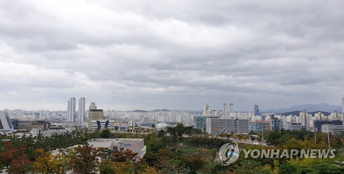 오늘 날씨, 전국 구름 많고 일부지역 비···큰 일교차 유의. 사진=연합뉴스 제공