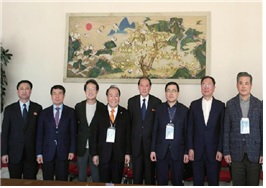 장휘국 교육감은 지난 2월 금강산에서 열인 ‘2019 새해맞이 연대모임’에 남측 교육부문 대표로 참석하여 북측 교육 대표에게 남북교육교류 사업을 제안했다.
