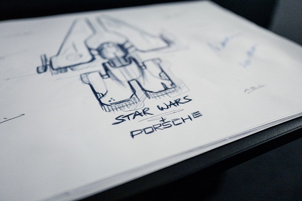 포르쉐는 오는 12월 열리는 ‘스타워즈: 라이즈 오브 스카이워커’ 시사회에서 스타워즈 스타쉽 디자인을 대중에게 최초로 공개하는 동시에, 자사 최초의 전기차 타이칸 쇼케이스도 함께 진행할 예정이다. 사진=포르쉐 제공