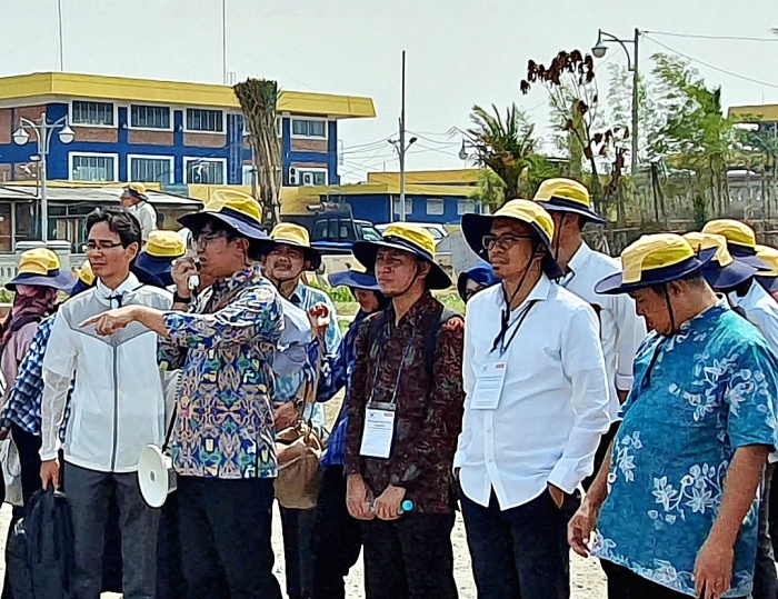 인도네시아 공무원 53명은 자카르타와 와톡플루잍에서 한국농어촌공사와 KOICA가 진행하는 수도권해안종합개발교육에 참석했다.