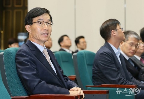 '잔여 임기' 6개월 방문규 수출입은행장, 중도 하차 가능성에 '안절부절'