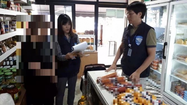 경기도 특사경, 불법 외국식품 판매업소 26곳 적발