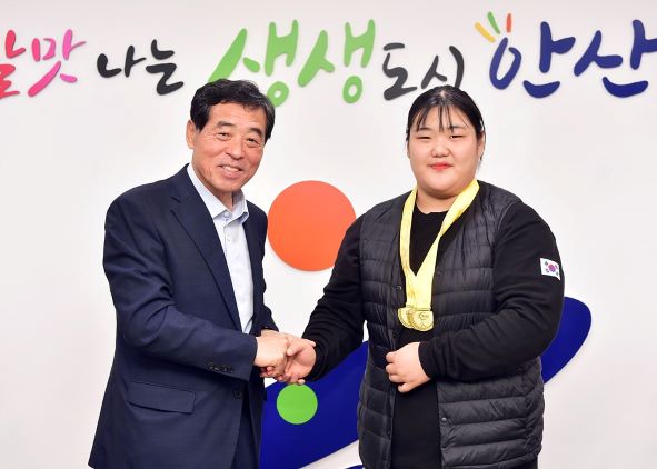 안산시, 역도요정 박혜정 선수 금메달 봉납식 개최