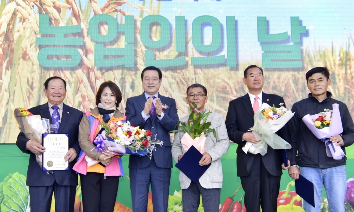 이용섭 광주광역시장, 제24회 농업인의 날 행사 참석 기사의 사진