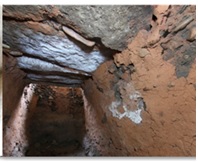 온돌식 토굴 내부.