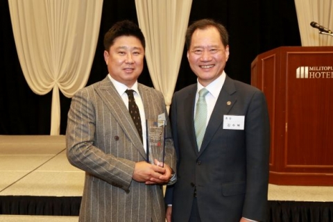 단국대, 두산 베어스 김태형 감독에게 ‘자랑스러운 단국 체육인상’ 수여