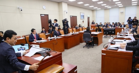 여야, ‘北선원 북송’ 놓고 공방전···국방위 파행도