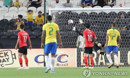 한국, 브라질에 3-0 완패···역시 영원한 우승 후보 사진=연합뉴스 제공