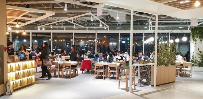 현대백화점 미아점, 오픈형 식당가 선보인다 기사의 사진