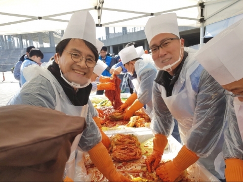 가톨릭관동대 국제성모병원, ‘서구 기업 사회공헌 김장대축제’서 온정 나눠