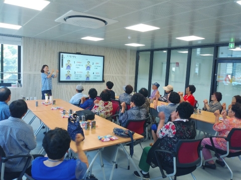 나주시, 마음까지 보듬는 치매 프로그램 큰 호응
