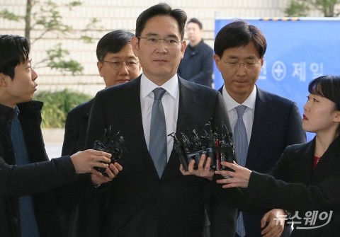 이재용 재판에 쏠린 눈···10시간 전부터 ‘대기 행렬’