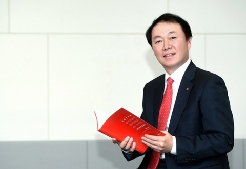 롯데주류, 소주 매출 반토막···김태환 대표 운명은?